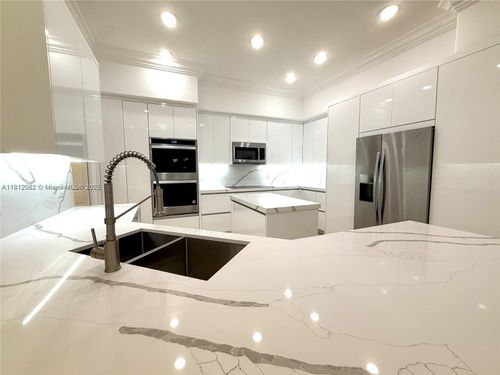 2547-2547 Montclaire Cir, Weston, FL, 33327-1429 | Card Image