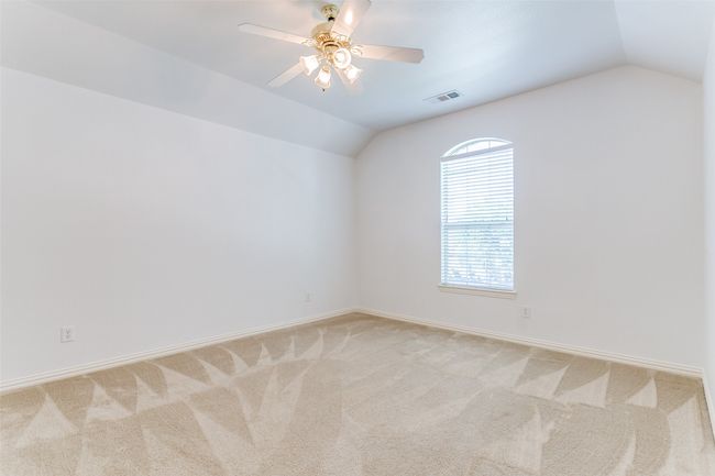 Secondary bedroom. | Image 18