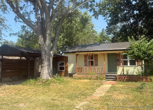 7 E Locust St, Stilwell, OK, 74960-4400 | Card Image