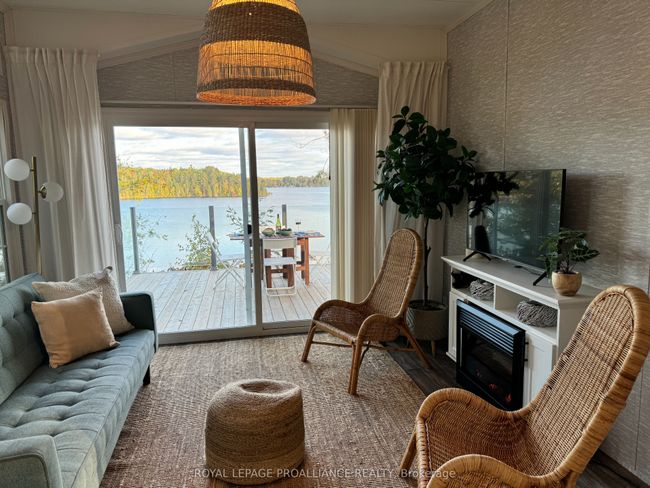 240 Pinewood Park Rd, House other with 2 bedrooms, 1 bathrooms and 4 parking in Haley Station ON | Image 9