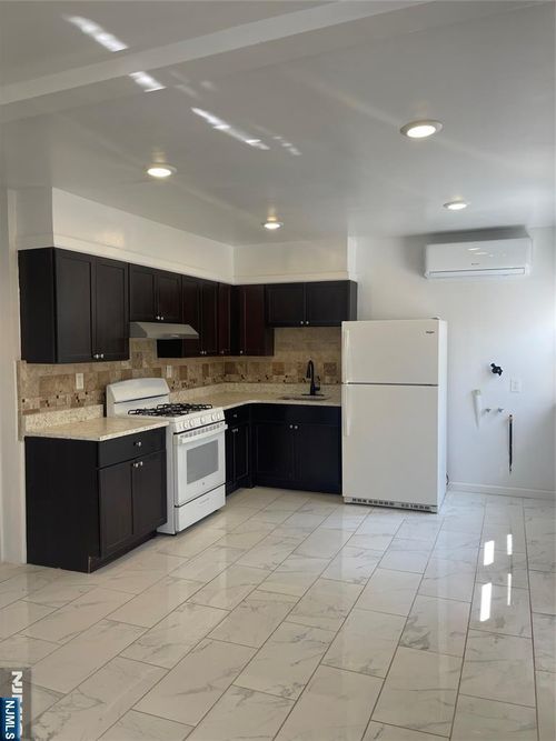 11 Brown Ave, Prospect Park, NJ, 07508-2032 | Card Image