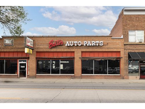 1423 Adams Ave, La Grande, OR, 97850-2611 | Card Image