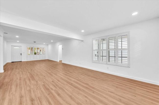 Front Door/Living Room/Dining Room | Image 13