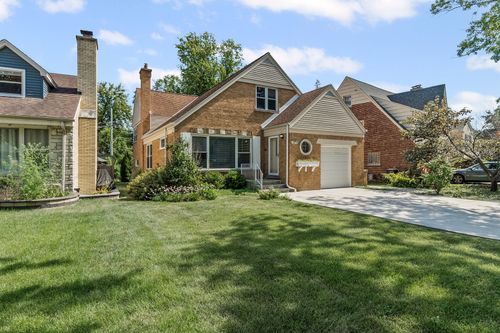 371 Longcommon Rd, Riverside, IL, 60546-1766 | Card Image