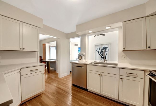 453 Edens Ln, House other with 4 bedrooms, 2 bathrooms and 2 parking in Northfield IL | Image 9
