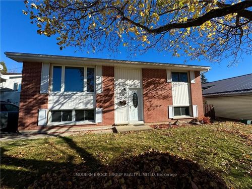 784 Comstock Cres, Brockville, ON, K6V6E1 | Card Image