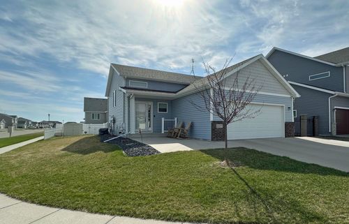 1377 Goldenwood Dr, West Fargo, ND, 58078-3958 | Card Image