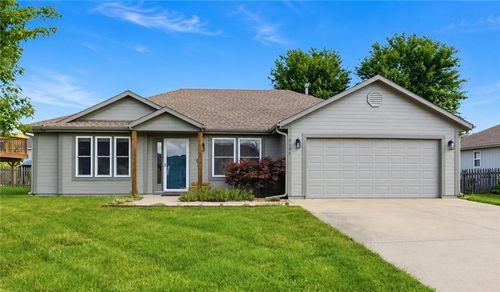 2104 Cherokee Dr, Greenwood, MO, 64034-9484 | Card Image
