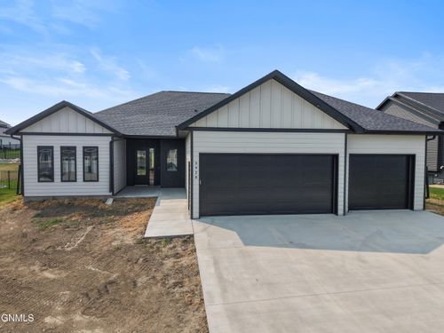 3928 Cogburn Road, Bismarck, ND, 58503 | Card Image