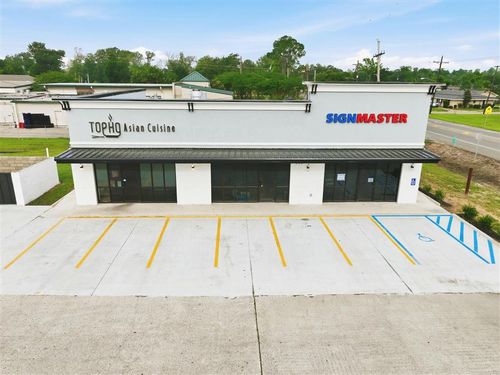 951 Country Club Rd, Lake Charles, LA, 70605-6017 | Card Image