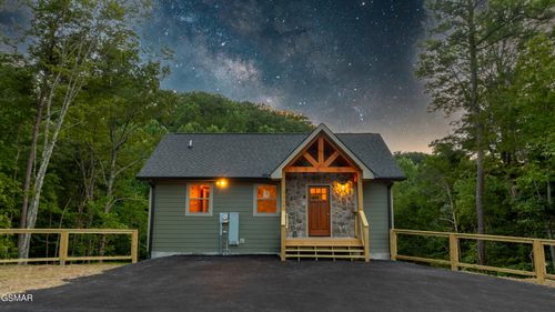 1564 Sky View Dr, Sevierville, TN, 37876-8940 | Card Image