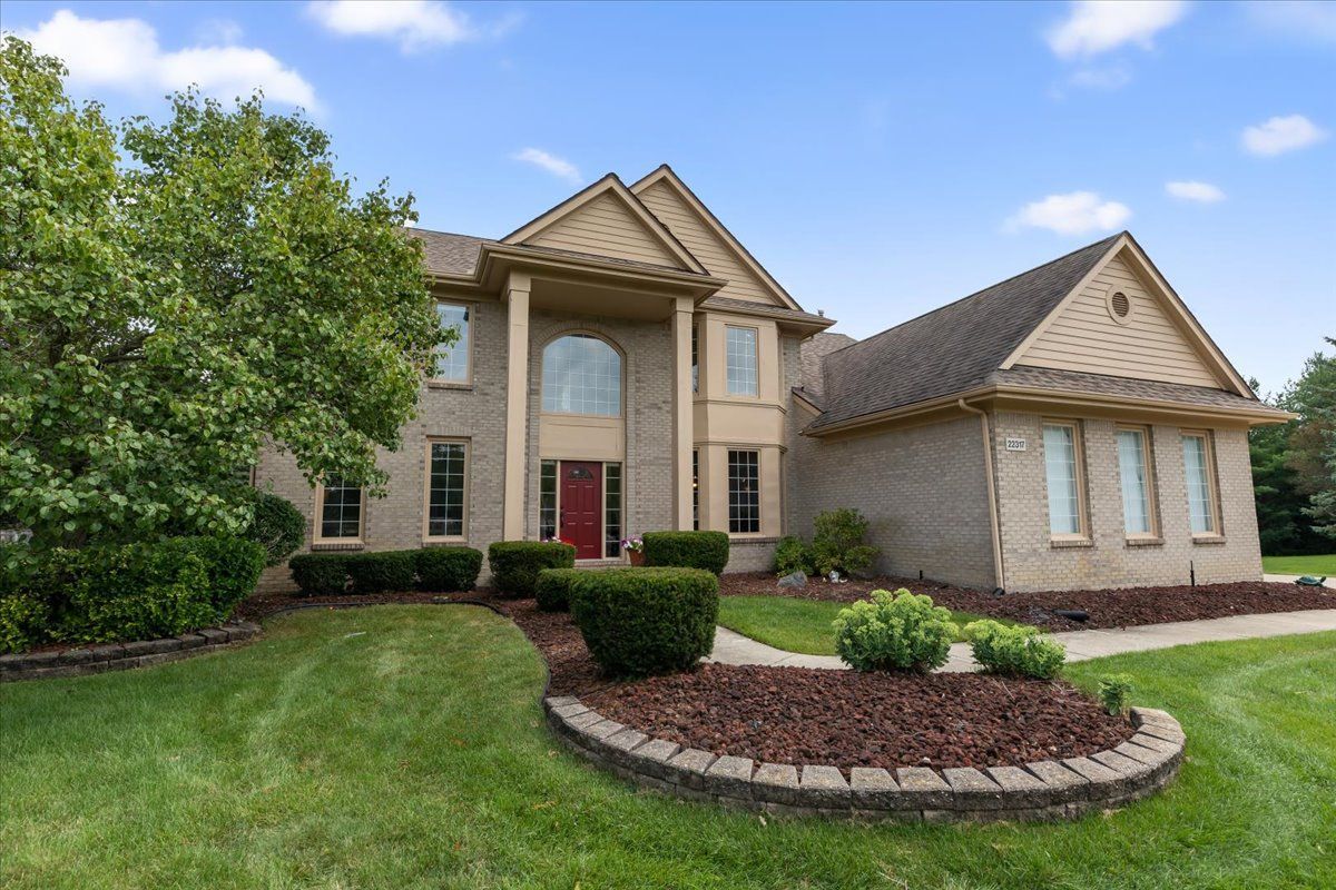 Hazelton Ct, Novi, MI 48374