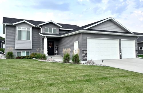 5214 Gold Dr, Bismarck, ND, 58503-8106 | Card Image