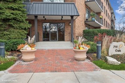 303 - 711 Oak Street, Condo with 2 bedrooms, 2 bathrooms and 2 parking in Winnetka IL | Image 2