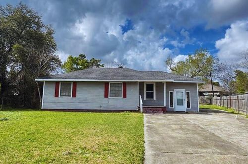 2 Pacific Cir, Orange, TX, 77630-2451 | Card Image