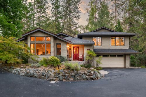 136 Orchard St, Nevada City, CA, 95959-2223 | Card Image