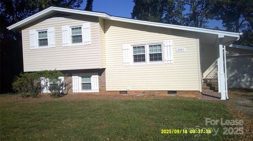 2521 31st Street Dr Ne, Hickory, NC, 28601-7913 | Card Image