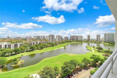 1813 - 20225 Ne 34th Ct, Condo with 2 bedrooms, 2 bathrooms and null parking in Aventura FL | Image 1