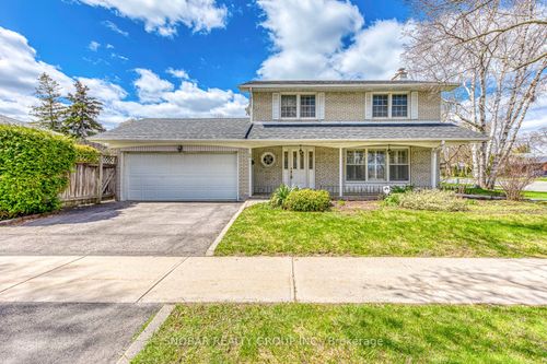 2 Hartsdale Drive, Etobicoke, ON, M9R2S2 | Card Image