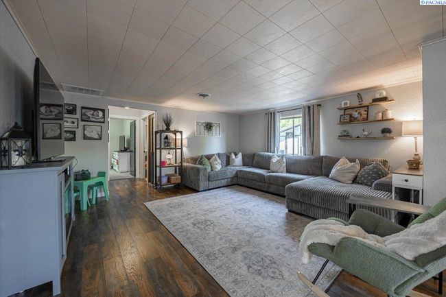 805 Babs Ave, Home with 4 bedrooms, 2 bathrooms and null parking in Benton City WA | Image 17