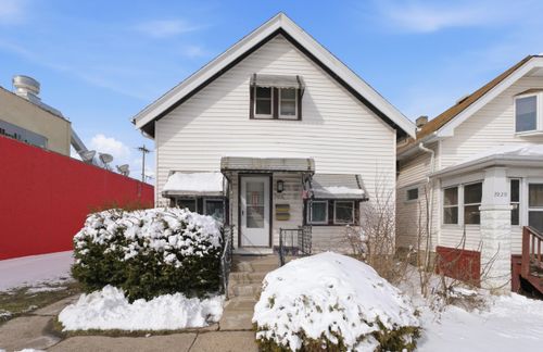 7024 W Lincoln Ave, WEST ALLIS, WI, 53219-1957 | Card Image