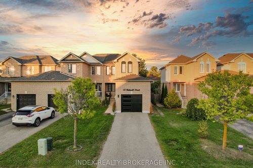 37 Ridwell St, Barrie, ON, L4N0W8 | Card Image