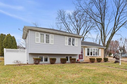 1107 Honeysuckle Lane, NEENAH, WI, 54956 | Card Image