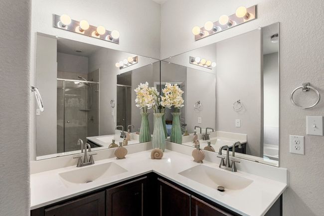 Dual Vanity. | Image 16