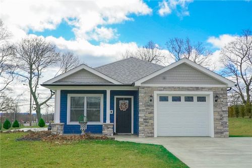 1053 Beaner Hollow Rd, Brighton Twp, PA, 15009-9724 | Card Image
