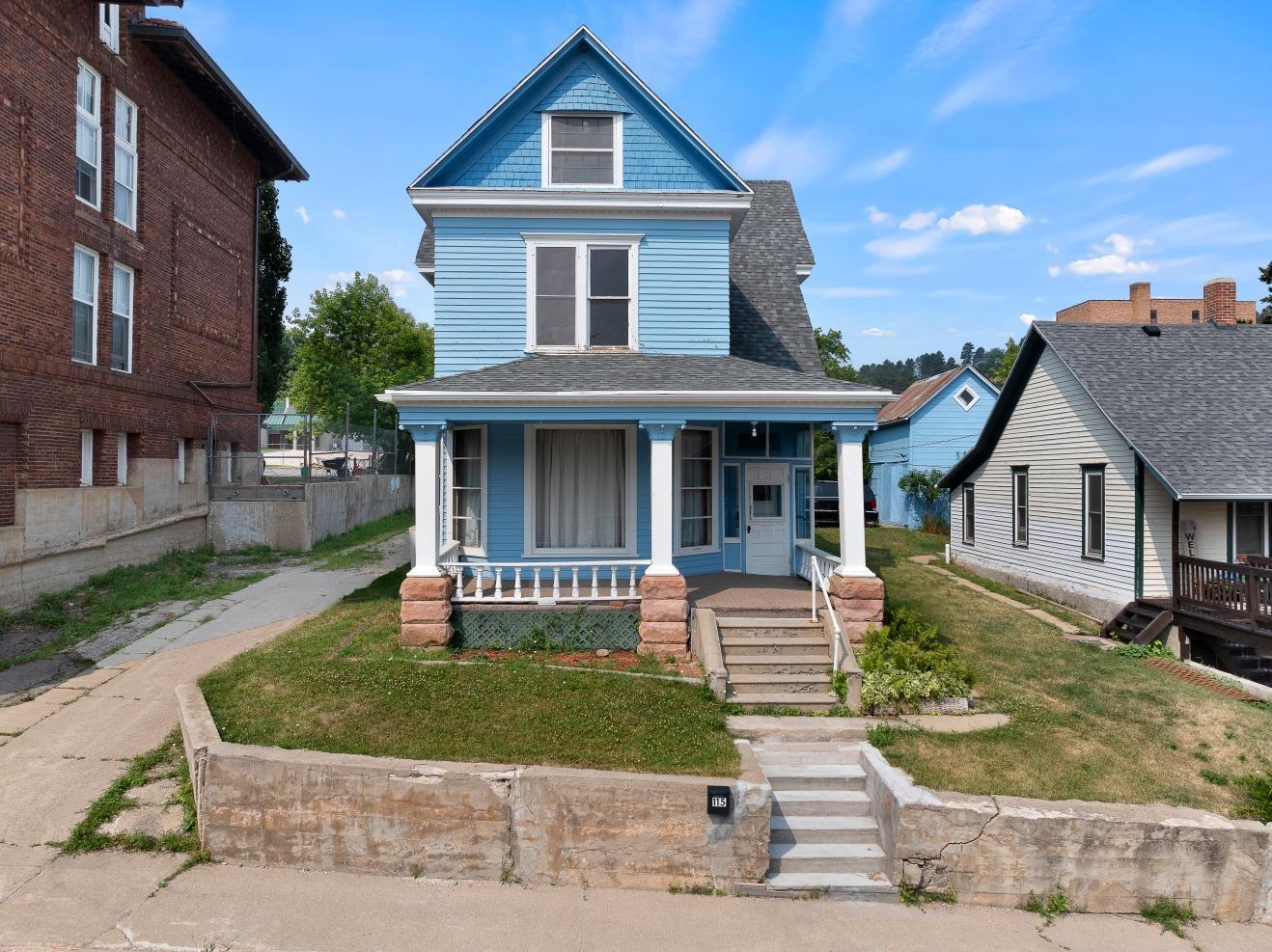 Wall St, Lead, SD 57754