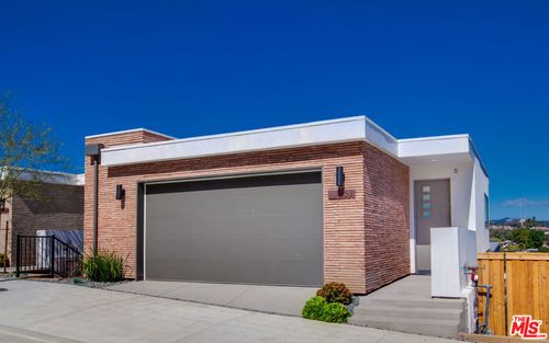 1653 Bruce Ct, Los Angeles, CA, 90026-2609 | Card Image