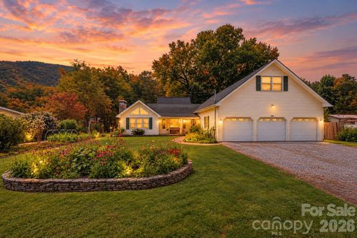 1075 Moody Farm Rd, Maggie Valley, NC, 28751-7847 | Card Image
