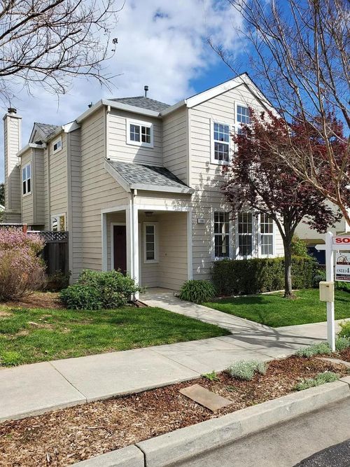 106 Village Cir, Santa Cruz, CA, 95060-2415 | Card Image