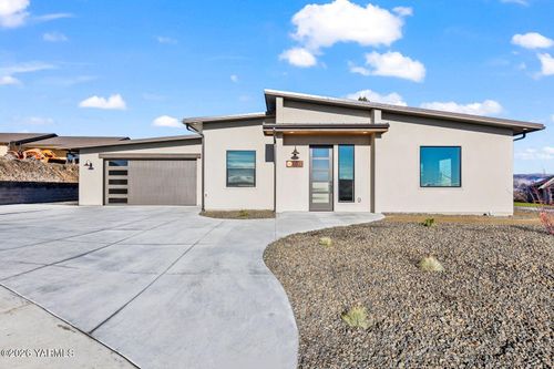 611 Vista Del Sol, Selah, WA, 98942-5908 | Card Image