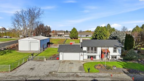 8715 Bell St, Pasco, WA, 99301-1647 | Card Image