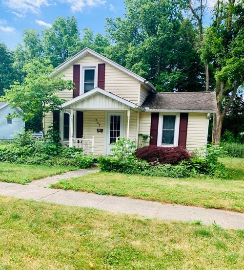 737 Saint Joseph St, Adrian, MI, 49221-2040 | Card Image