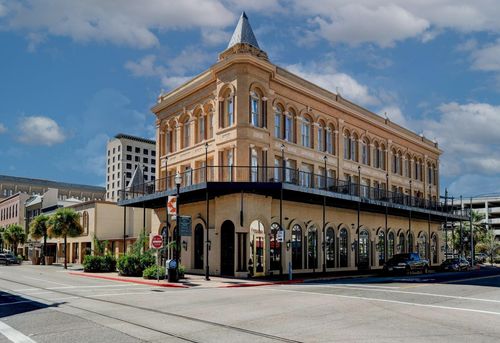 8-2102 Post Office Rear St, Galveston, TX, 77550-2058 | Card Image