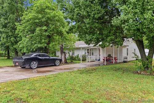 105 S Locust St, Oologah, OK, 74053-3200 | Card Image