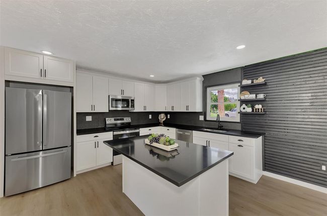 1757 Mova St, House other with 3 bedrooms, 1 bathrooms and null parking in SARASOTA FL | Image 5