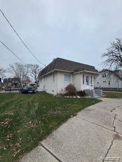 38850 Pardee St, Harrison Twp, MI, 48045-2891 | Card Image