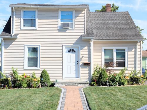 715 Burnsford Ave, Bridgeport, CT, 06606-3357 | Card Image