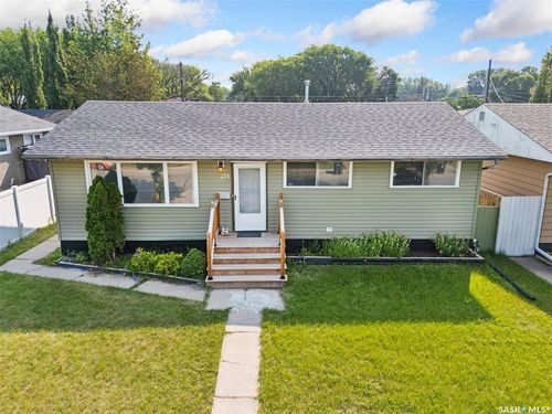 234 Witney Ave N, Saskatoon, SK, S7L3M3 | Card Image