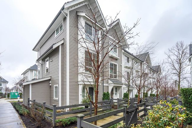 27 - 2838 Livingstone Avenue, Townhouse with 2 bedrooms, 2 bathrooms and 4 parking in Abbotsford BC | Image 1