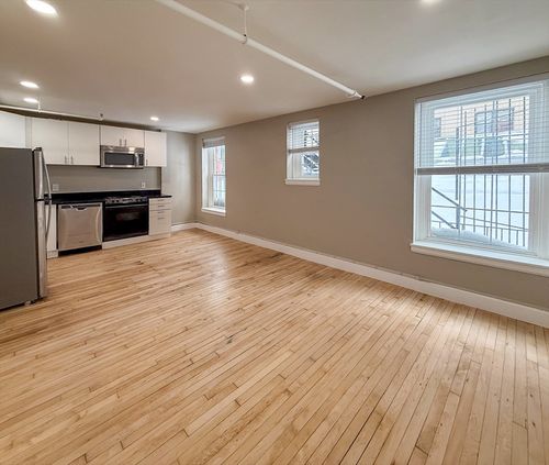5r-48 Winter St, Boston, MA, 02108-4707 | Card Image