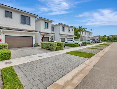 10851 Sw 235th Ln, Townhouse with 4 bedrooms, 2 bathrooms and null parking in Homestead FL | Image 2