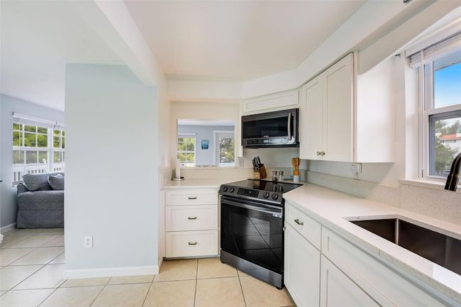 3 - 104 29 Th St, Condo with 2 bedrooms, 2 bathrooms and null parking in Holmes Beach FL | Image 5