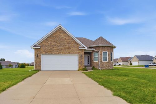 63 Cobblestone Ln, Le Claire, IA, 52753-9249 | Card Image