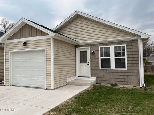 5747 Aurora Place, Sylvania, OH, 43560 | Card Image