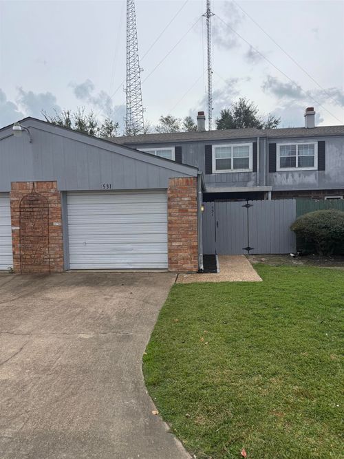 531 Yorktown Ln, Beaumont, TX, 77707-1880 | Card Image
