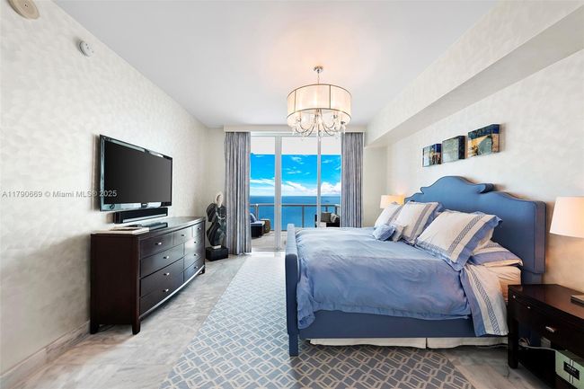 APT-2801 - 50 S Pointe Dr, Condo with 3 bedrooms, 4 bathrooms and null parking in Miami Beach FL | Image 9